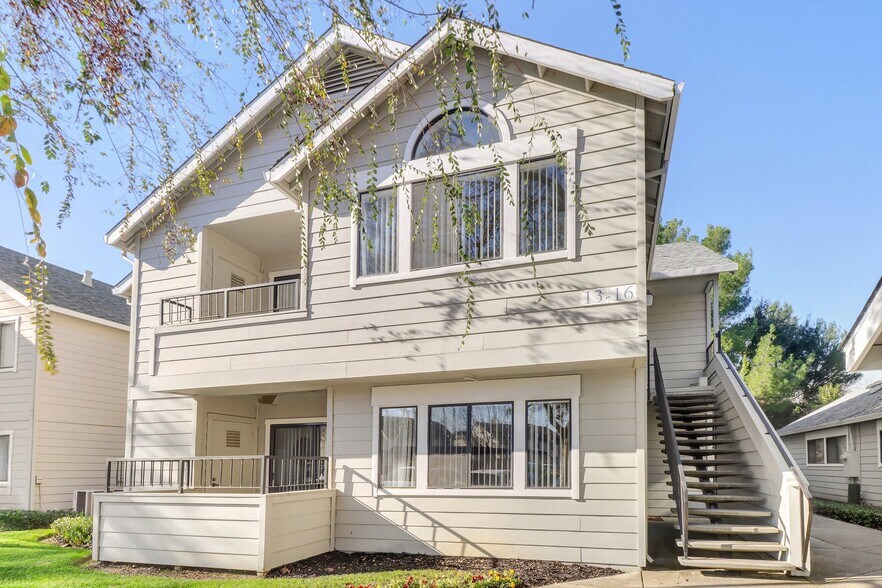 Building Photo - 2323 Shasta Dr