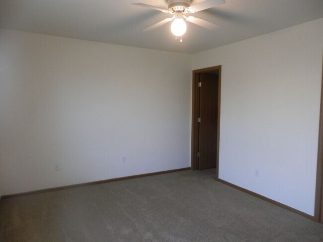 Building Photo - 5709-5711 Canaveral
