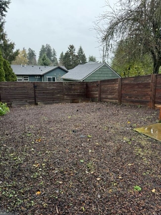 Building Photo - 1132000