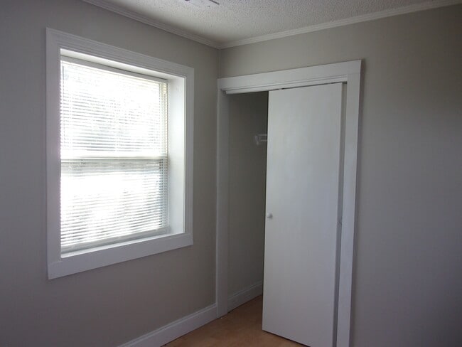 Building Photo - 1233 Bose Ave