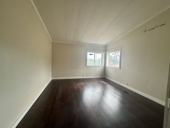 Building Photo - 3 bed 2 bath Home in Hamilton