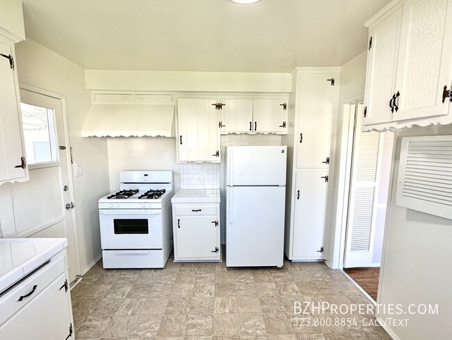 Building Photo - Charming 1Bed 1Bath In Prime Valley Village