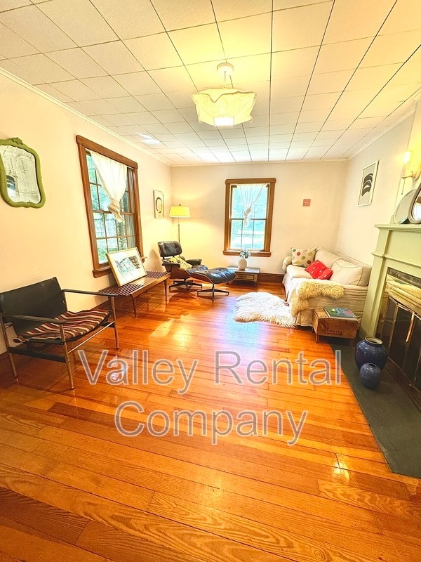 Building Photo - 323 Pelham Rd