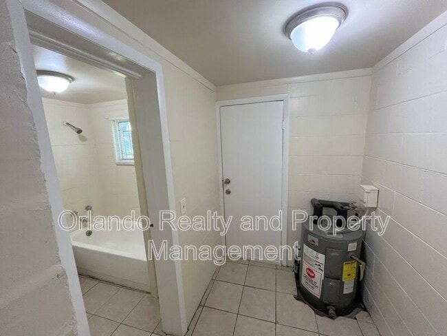 Building Photo - 1235 1/2 W Cypress St.