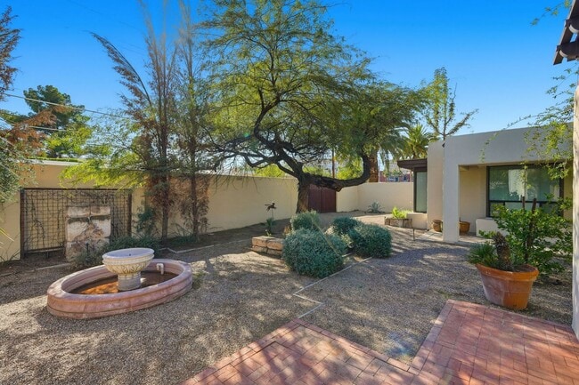 Building Photo - Elegant 3-Bedroom Home in Historic Tucson