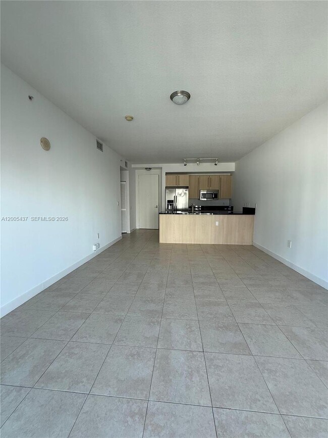 Building Photo - 1111 SW 1st Ave