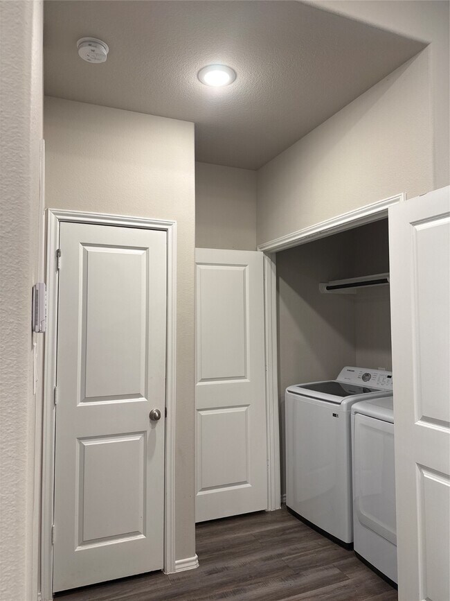 Building Photo - 20130 Parkway Ln