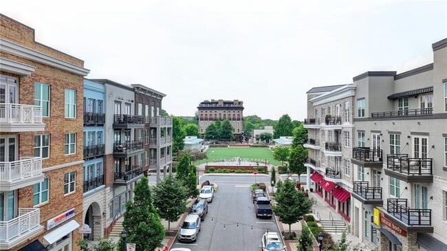 Building Photo - 120 Grand Cres