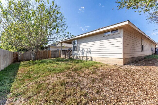 Building Photo - 8914 Walnut Springs