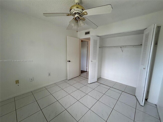Building Photo - 468 NE 206th Ln