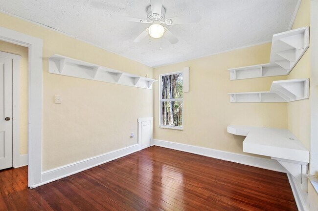 Building Photo - 310 Columbia Dr