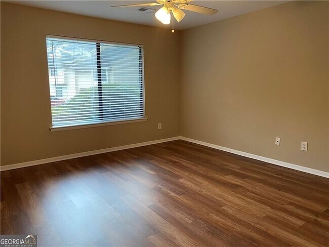 Building Photo - 2207 Surrey Ct