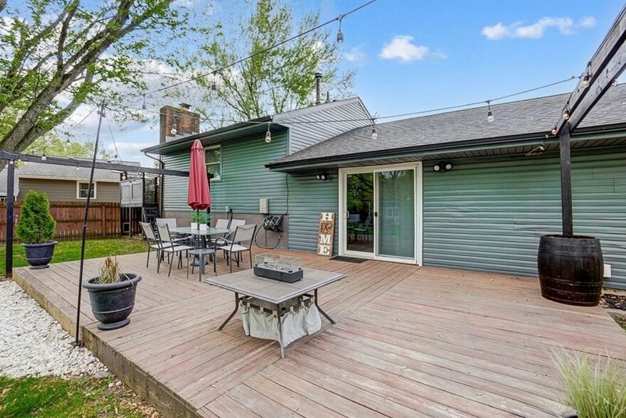 Back deck - 410 Evergreen Dr