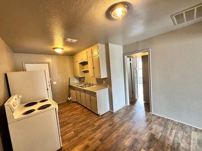 Building Photo - 3 Bedroom 1 Bathroom in Central Amarillo