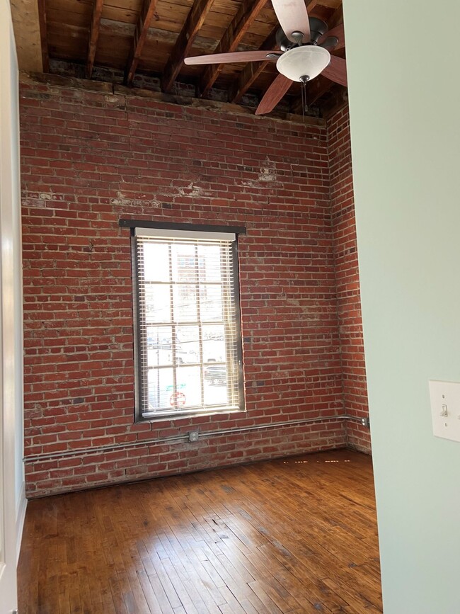 Guest Bedroom - 1200 Commerce St