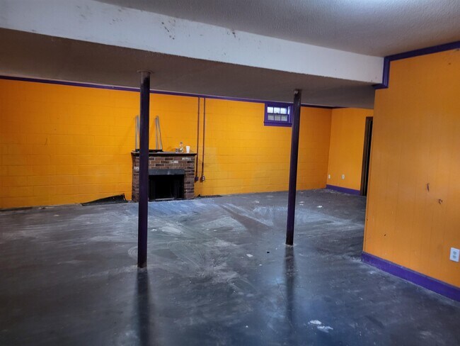 Building Photo - 3321 Oak Hill Dr
