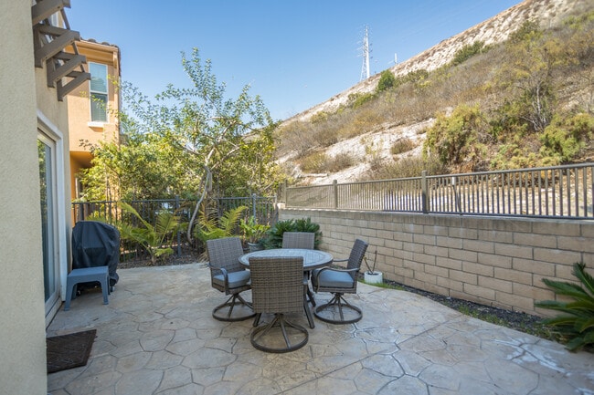 Building Photo - 2802 Bellezza Dr