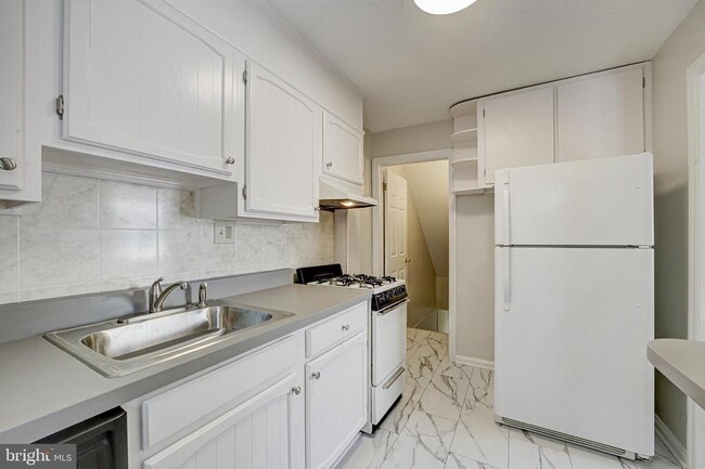 Building Photo - 5813 Fifer Dr