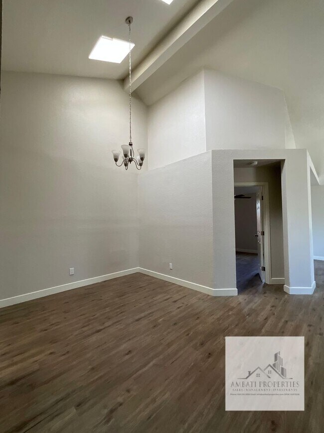 Building Photo - 7016 N Thorne Ave