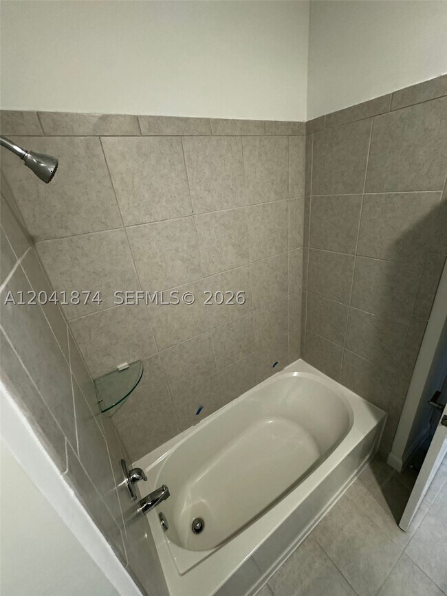 Building Photo - 285 SW 159th Dr