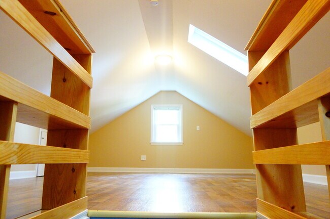 Building Photo - 8409 Greenwood Ave