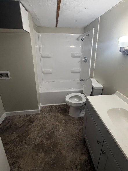 Building Photo - 129 Edwards St SE