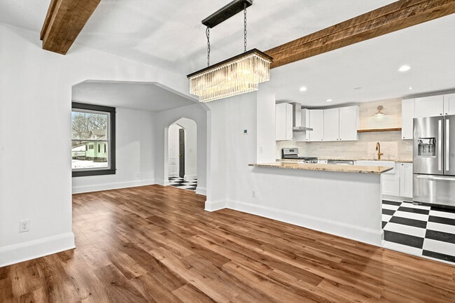 Building Photo - 3127 33rd Ave S