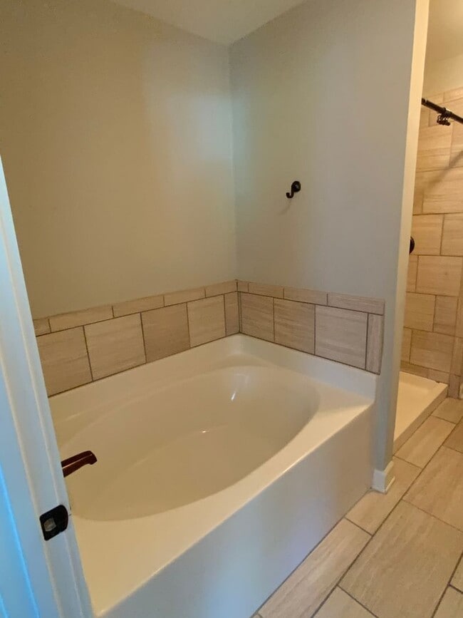Building Photo - 2bd 2.5ba Townhome in Germantown/Neuhoff District
