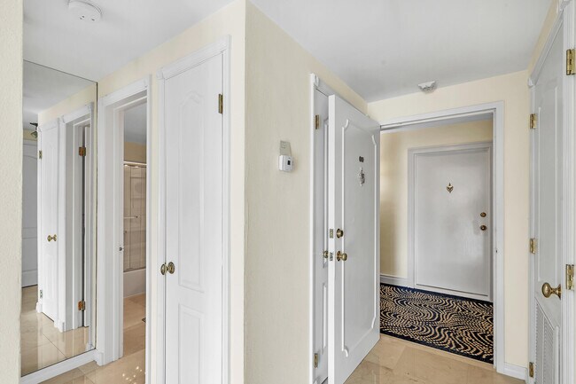 Building Photo - 250 Bradley Pl