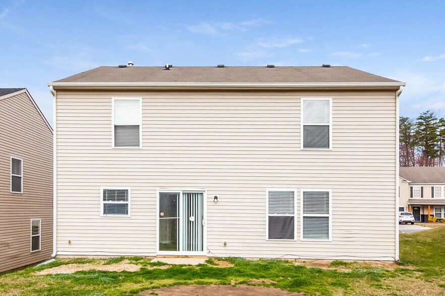 Building Photo - 1605 Bray Dr
