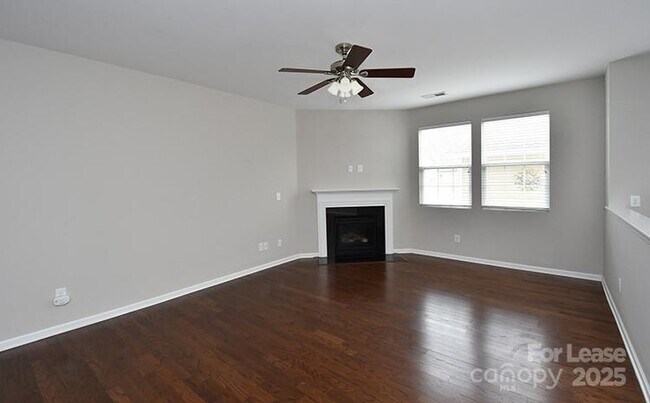 Building Photo - 8204 Viewpoint Lane