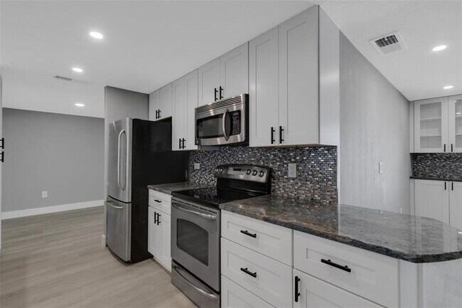 Building Photo - 4645 Hunter Ridge Dr