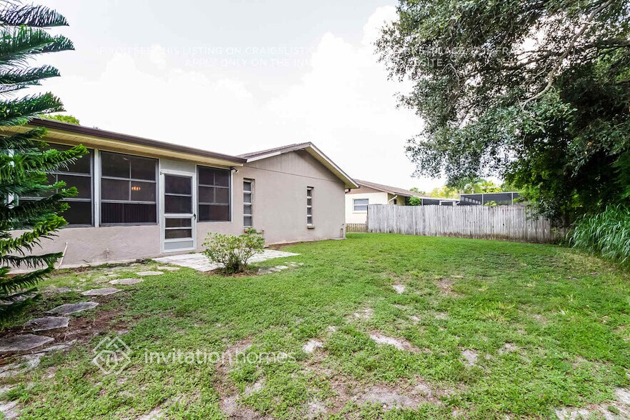Building Photo - 5323 Winewood Dr