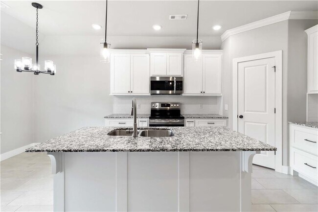 Building Photo - 9 E Loveland Loop