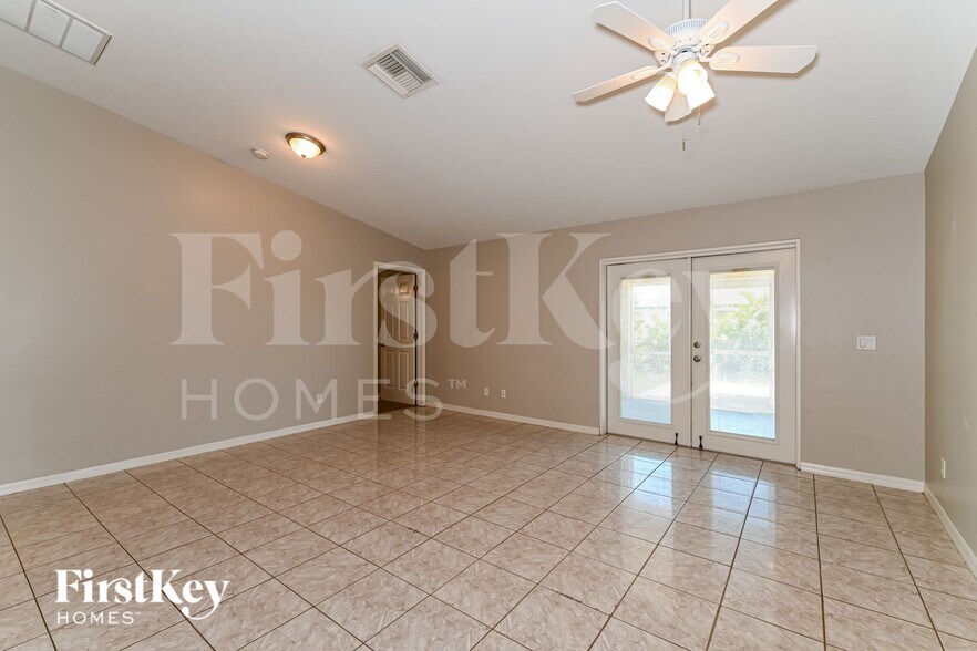 Building Photo - 2919 NW 4th Pl