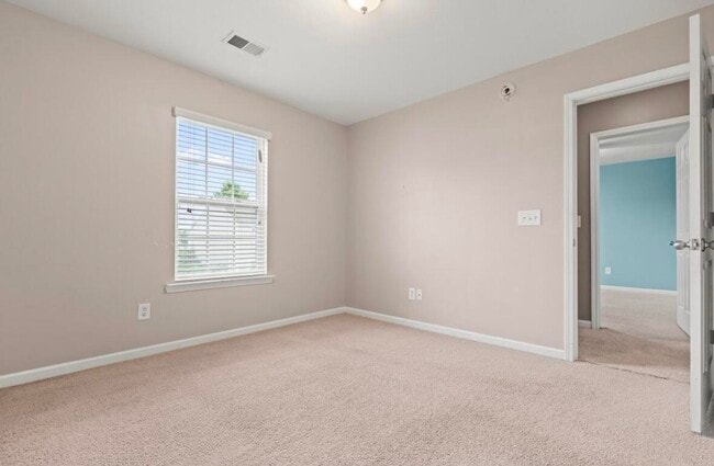 Building Photo - 1825 Polaris Dr