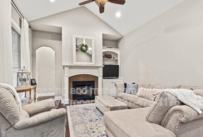 Building Photo - 303 Chimney Rock Blvd