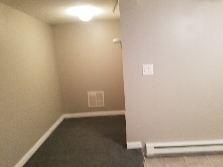 Bdrm - 1717 Monroe Ave