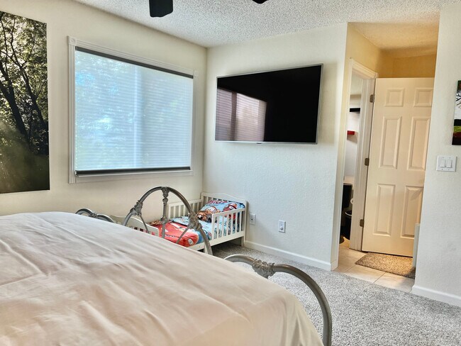 Building Photo - 3403 Ridgecrest Dr