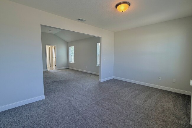 Building Photo - 44 Rimes Ave SE