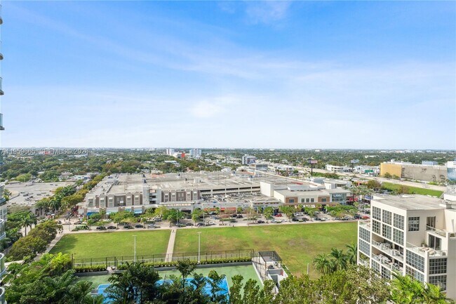 Building Photo - 121 NE 34th St