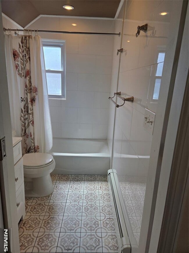 Building Photo - 14 Chestnut St