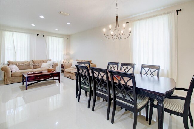 Building Photo - 1610 Sandpiper Cir