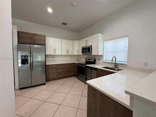 Building Photo - 4273 Fox Ridge Dr