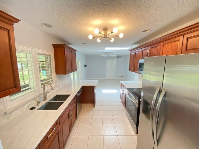 Building Photo - 104 Hatfield Ct