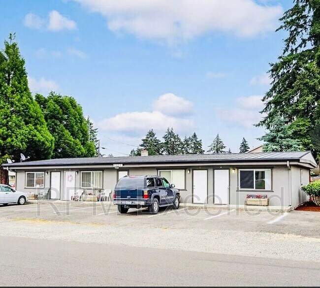 Building Photo - 1122 Lafayette St S