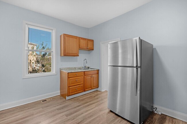 Building Photo - 3501 Oakmont Ave