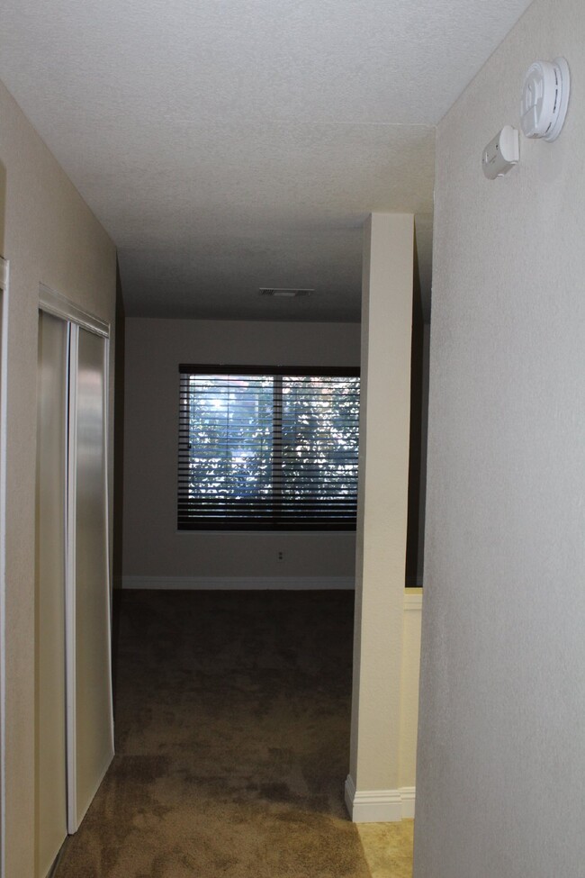 Building Photo - "Charming 2-Bed, 2-Bath Oasis in Las Vegas...