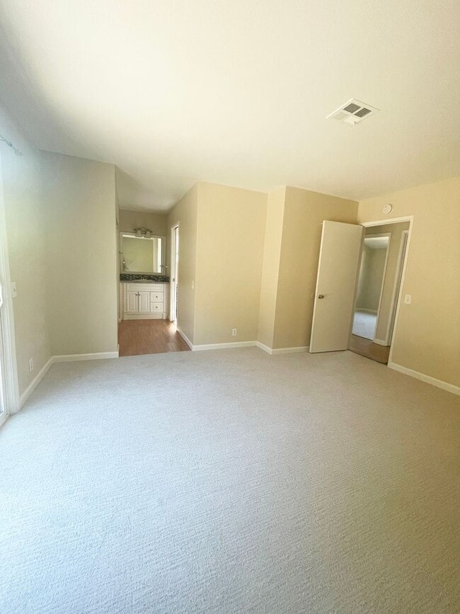 Building Photo - Charming 3/2 Gilroy
