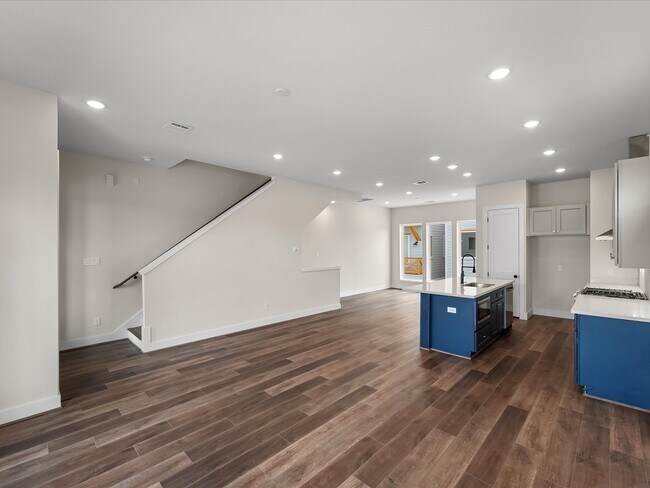 Building Photo - 3903 Pinemont Dr